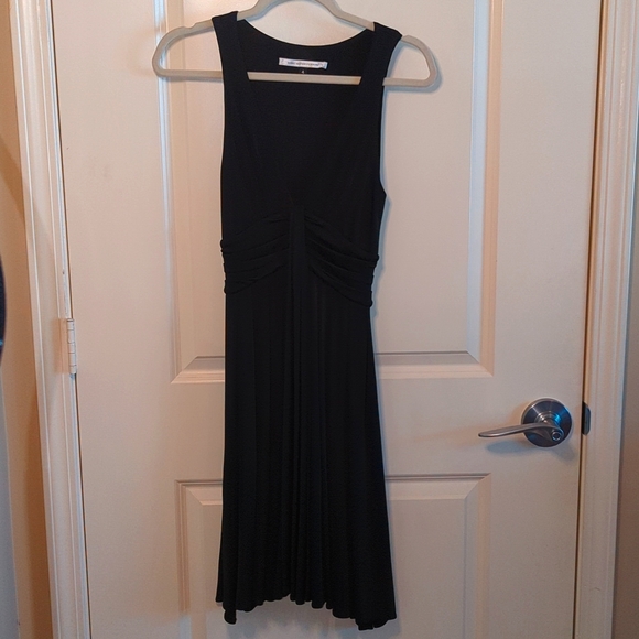 Diane von Furstenberg - Black Pleated Dress - Size 4 - Picture 4 of 11